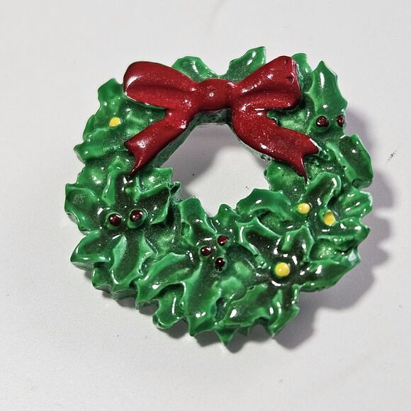 *Final Sale* Vintage Brooch Christmas Wreath Green with Red Bow Holiday Pin - Picture 9 of 9